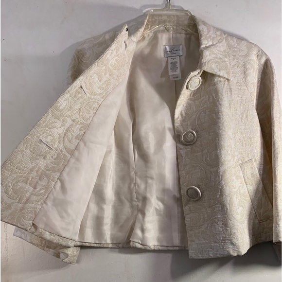 Stunning Emma James Petite Metallic Blazer, Size: 4P, & Color: Cream/Light Gold - Picture 5 of 16